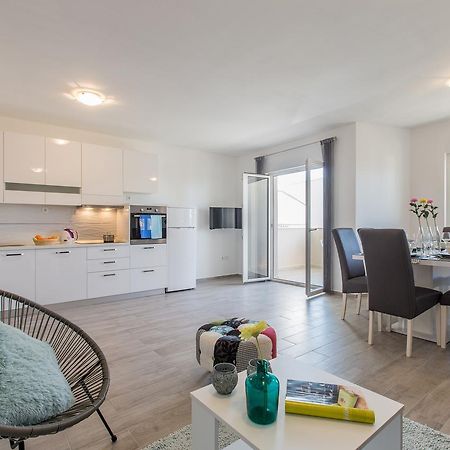Maiv Residence - Family & Designer Suites Рогозница Екстериор снимка