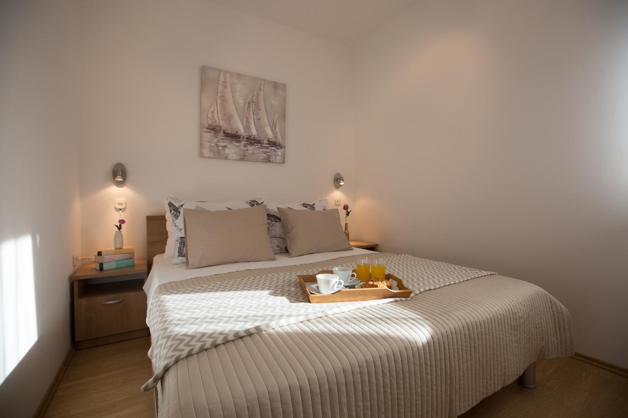 Maiv Residence - Family & Designer Suites Рогозница Екстериор снимка