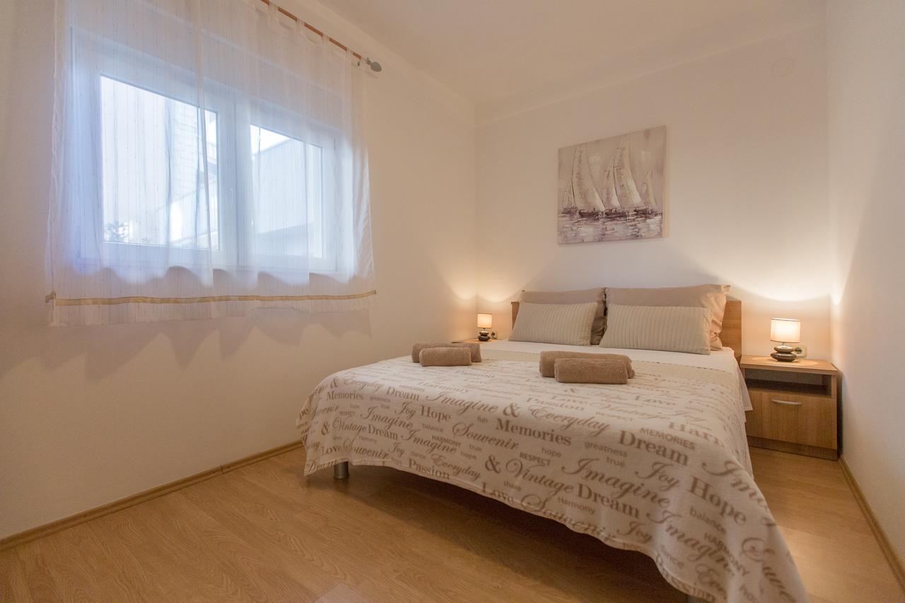 Maiv Residence - Family & Designer Suites Рогозница Екстериор снимка