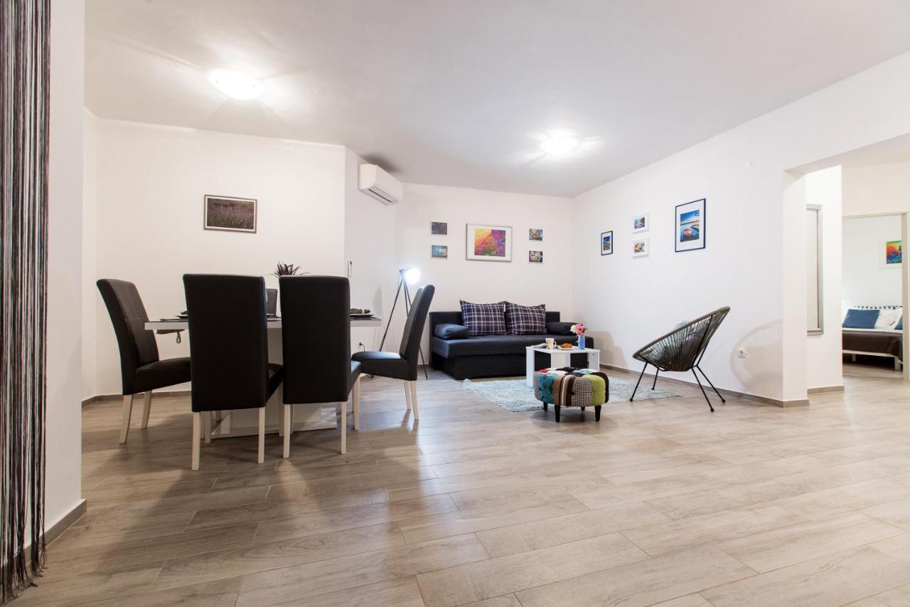 Maiv Residence - Family & Designer Suites Рогозница Стая снимка