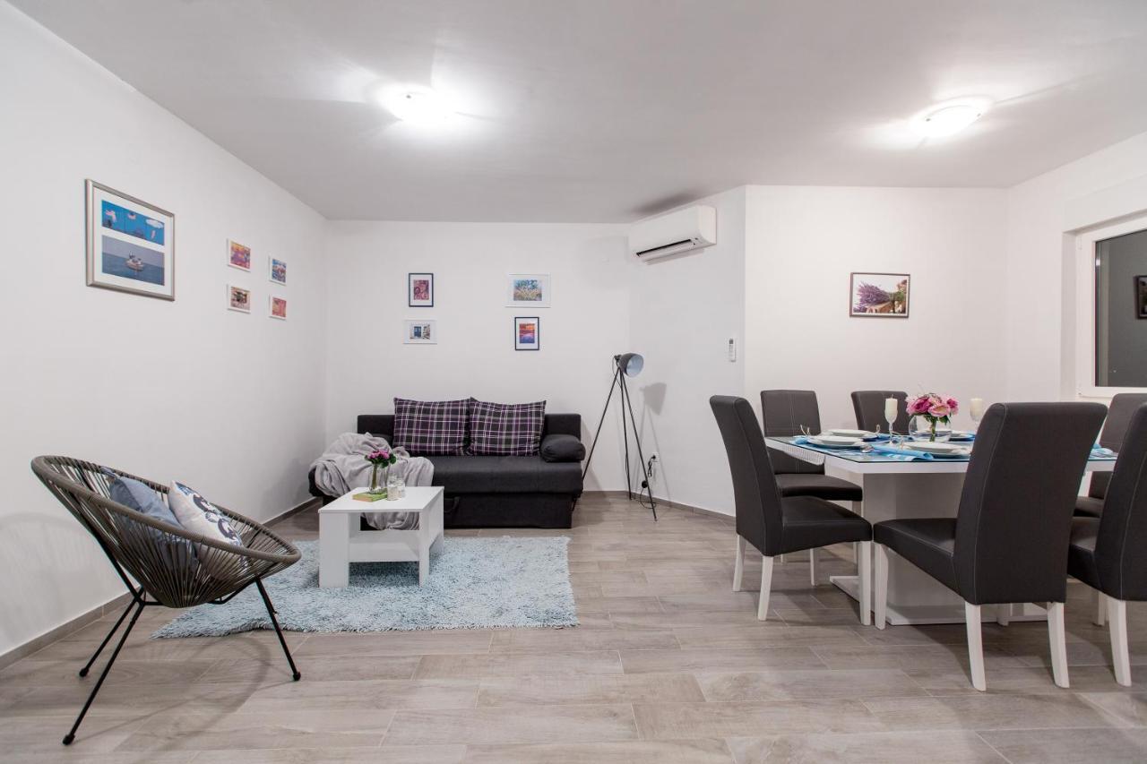 Maiv Residence - Family & Designer Suites Рогозница Стая снимка