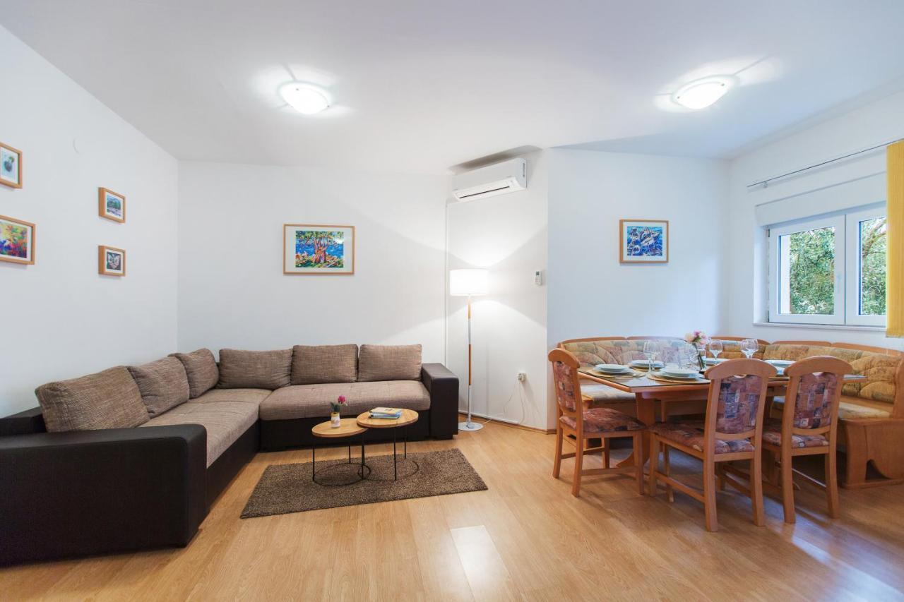 Maiv Residence - Family & Designer Suites Рогозница Стая снимка