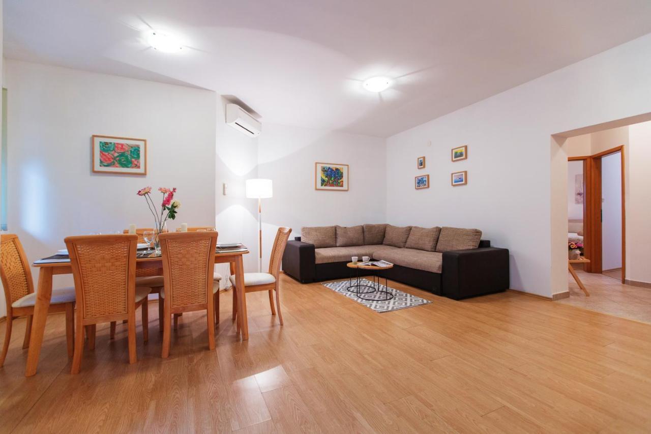 Maiv Residence - Family & Designer Suites Рогозница Стая снимка